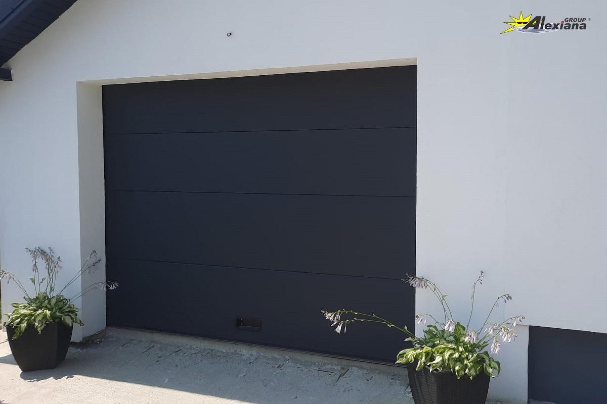 NEED IDEAS FOR WHICH GARAGE DOOR TO CHOOSE?