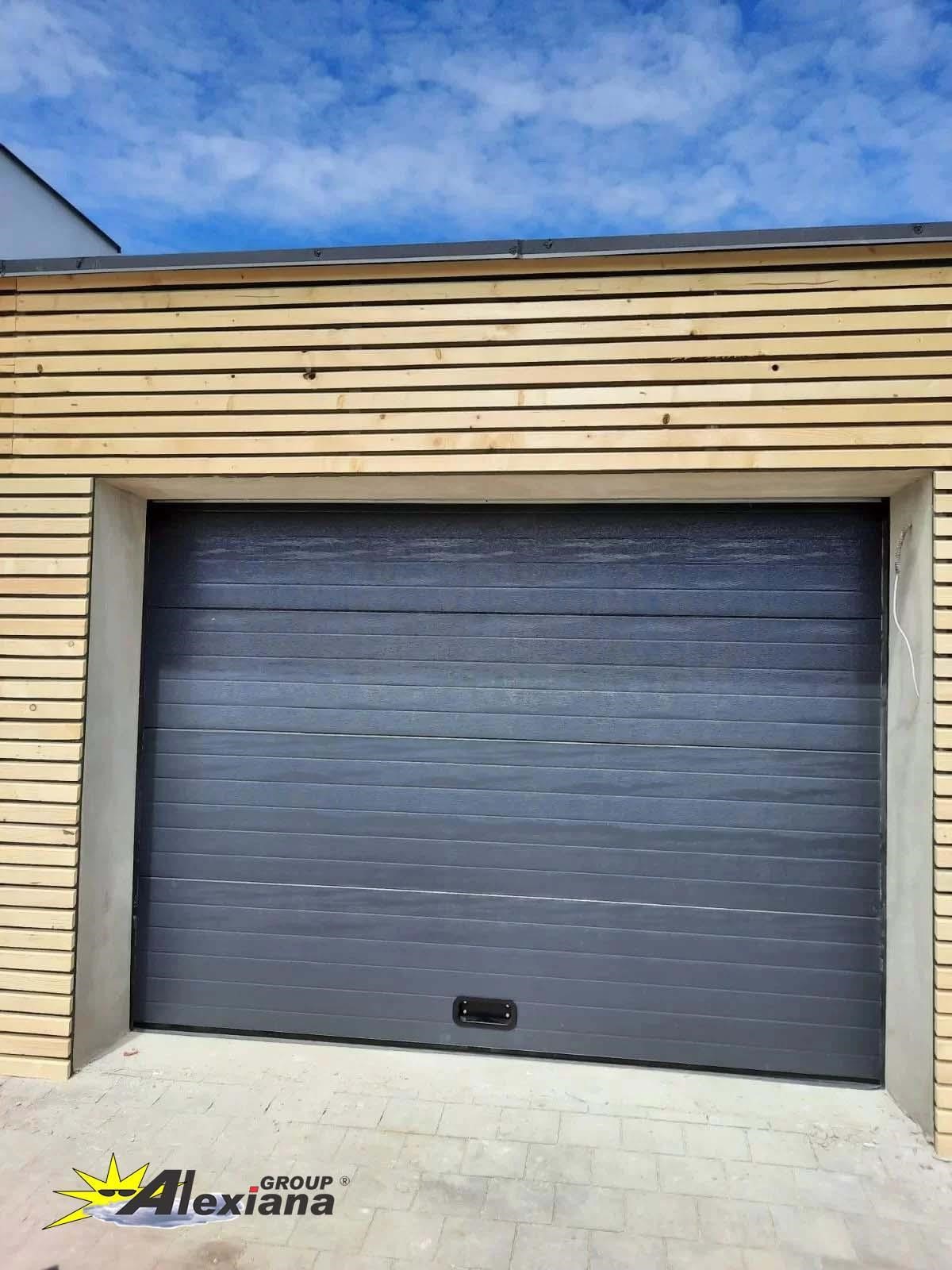 Ce componente au ușile de garaj secționale? Află despre contor, ceea ce alte uși de garaj nu includ!