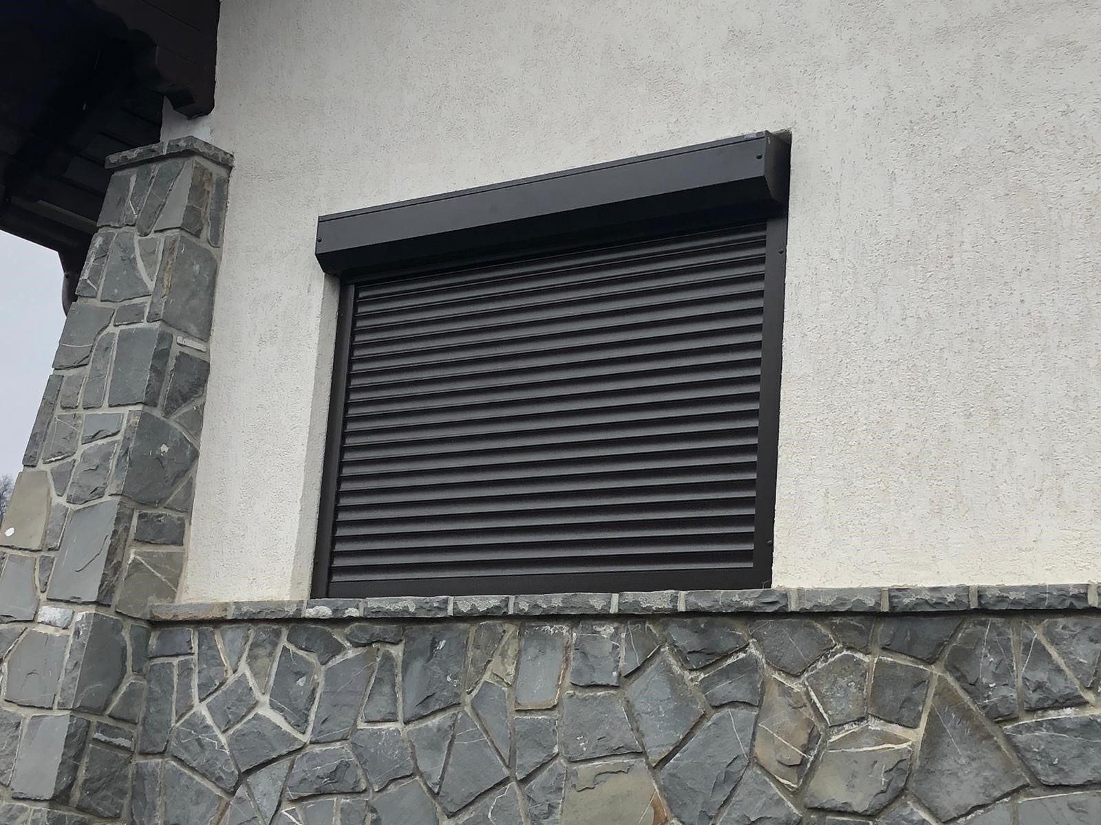 Descoperă beneficiile folosirii rulourilor exterioare în zone urbane